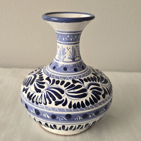 NOT FOR SALE Vintage Talavera Blue And White Mexican Majolica Pottery Vase 5" - Picture 2 of 8